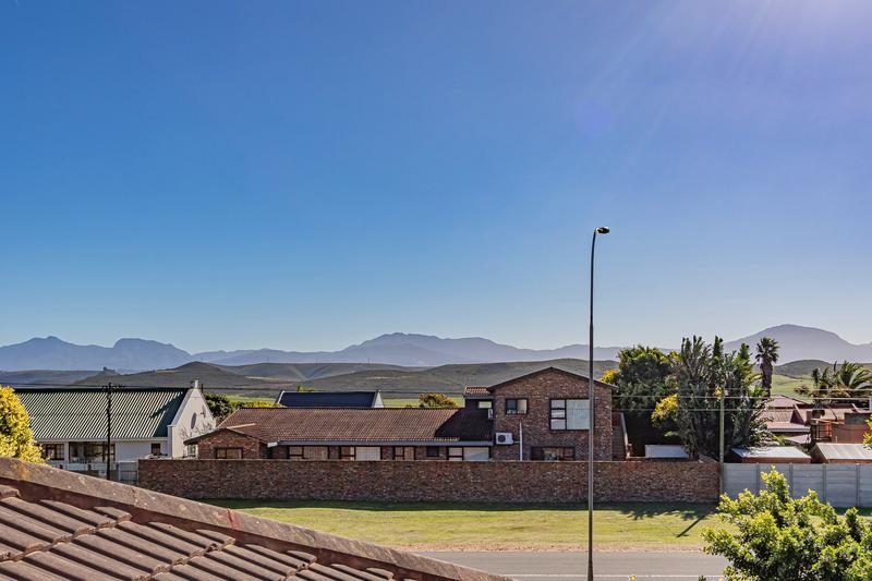 6 Bedroom Property for Sale in Fraaiuitsig Western Cape